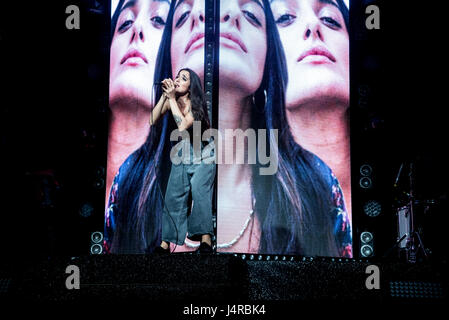 Venaria Reale, Italien. 13. Mai 2017.  Die italienische Sängerin Levante (Claudia Lagona) führt am Teatro della Concordia Credit: Alberto Gandolfo/Alamy Live News Stockfoto