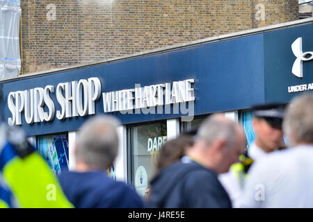 White Hart Lane, London, UK. 14. Mai 2017. Tottenham Hotspur zu ihrem letzten Heimspiel an der White Hart Lane gegen Manchester United spielen. Bildnachweis: Matthew Chattle/Alamy Live-Nachrichten Stockfoto