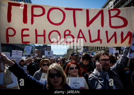 Moskau, Russland. 14. Mai 2017. Demonstranten während einer Protestaktion in Moskau gegen den umstrittenen Stadtplan Sowjet-Ära Wohnblocks niederzuschlagen und die alten Stadtviertel in Moskau, Russland-Kredit zu sanieren: Nikolay Vinokurov/Alamy Live News Stockfoto