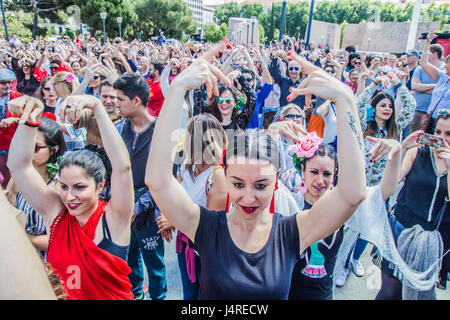 Madrid, Spanien. 14. Mai 2017. Welt Guinness Workshop Tanz Flamenco wurde gefeiert in der Plaza Colon von Madrid, Spanien-Credit: Alberto Sibaja Ramírez/Alamy Live News Stockfoto