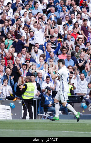 Madrid, Spanien. 14. Mai 2017. Jose I. Fernandez Iglesias (6) Real Madrid Spieler feiert (1,0) nach dem Tor seines Teams. La Liga zwischen Real Madrid Vs FC Sevilla im Santiago Bernabeu Stadion in Madrid, Spanien, 14. Mai 2017. Bildnachweis: Gtres Información Más lokalen auf line,S.L./Alamy Live News Stockfoto