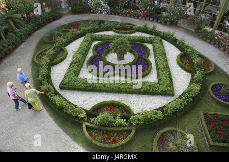 Deutschland, Mecklenburg-Vorpommern, Schwerin, Schlossgarten im Schweriner Schloss, Orangerie, Ziergarten, Touristen, Stockfoto