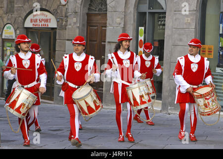 Italien, Toskana, Siena, Stadtzentrum, Prozession in typischer Tracht Corsa del Palio, kein Model-Release, Stockfoto