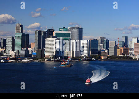 Japan, Tokyo, Tokyo Bay, Shimbashi District, Blick auf die Stadt, Stiefel, Stockfoto