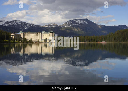 See, ruhig, shore-Spiegelung, Hotel, Horizont, Berglandschaft, Kanada, Alberta, bundesweit Banff Park, Sole-Louise, Rocky Mountains, Hotel Chateau Lake Louise, Stockfoto