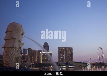 Singapur, Singapur Stadt, Merlion Park, Singapur Flüssen, Skulptur Merlion, Dusk, Stockfoto