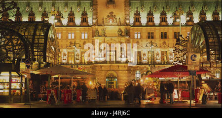 Deutschland, Hamburg, Rathaus, Weihnachtsmarkt, Beleuchtung, Abend, Norddeutschland, Hansestadt, Rathausplatz, Rathaus, Detail, Struktur, Architektur, Ort von Interesse, Weihnachtsbeleuchtung, Dekoration, Weihnachten, Weihnachten, Winter, tuning, Kerze beleuchtet Kundgebungen, Marktstände, Stockfoto