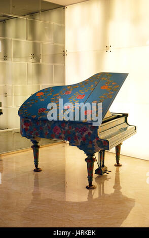 Das Klavier in der Lobby des Hotel Equatorial Shanghai im Pudong district gegenüberliegenden Century Park, am 26. Februar 2016 Stockfoto