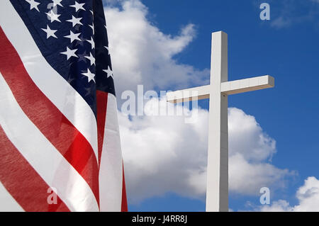 Flagge der Vereinigten Staaten mit Kreuz zeigt Gott und Vaterland Stockfoto