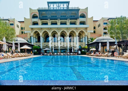 SHANGRI LA HOTEL, ABU DHABI, Vereinigte Arabische Emirate 10. September 2015:-das Hotel verfügt über hervorragende Aussicht auf benannt nach Sheikh Zayed Moschee. Stockfoto