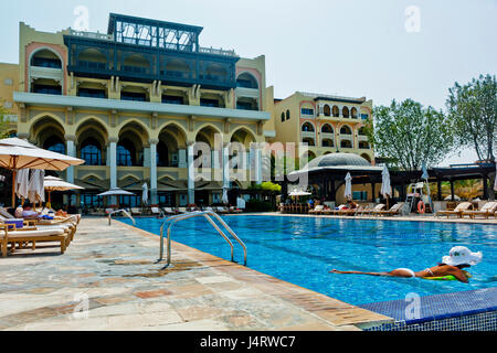 SHANGRI LA HOTEL, ABU DHABI, Vereinigte Arabische Emirate 10. September 2015:-das Hotel verfügt über hervorragende Aussicht auf benannt nach Sheikh Zayed Moschee. Stockfoto