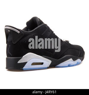 Nike Air Jordan VI Retro 6 niedrigen Chrom schwarz Metallic Silber weiße Turnschuhe - 304401-003 Stockfoto