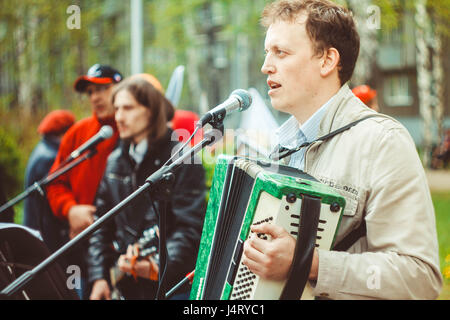 Musiker auf der Straße singen Stockfoto