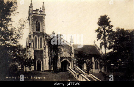 Eine sepiafarbene Postkarte, die die Wesley Methodist Church darstellt und das architektonische Design der Kirche und ihre Rolle als religiöse Institution hervorhebt. Das Bild fängt die historische und kulturelle Bedeutung der Kirche ein. Stockfoto