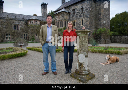 Gwydyr schloss, llanwrst, North Wales, UK mit Inhaber Peter welford & Judy Corbett und zeigt die getäfelten Speisesaal von William Randolph Hearst gekauft Stockfoto