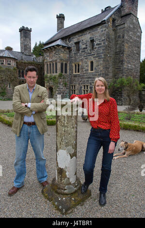 Gwydyr schloss, llanwrst, North Wales, UK mit Inhaber Peter welford & Judy Corbett und zeigt die getäfelten Speisesaal von William Randolph Hearst gekauft Stockfoto