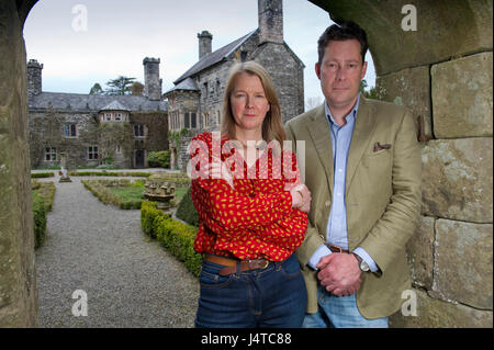 Gwydyr schloss, llanwrst, North Wales, UK mit Inhaber Peter welford & Judy Corbett und zeigt die getäfelten Speisesaal von William Randolph Hearst gekauft Stockfoto