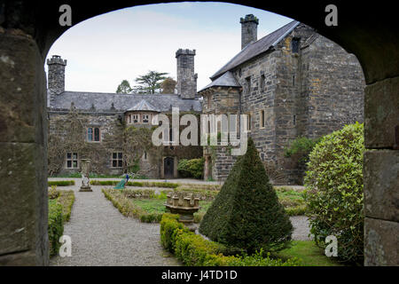 Gwydyr schloss, llanwrst, North Wales, UK mit Inhaber Peter welford & Judy Corbett und zeigt die getäfelten Speisesaal von William Randolph Hearst gekauft Stockfoto