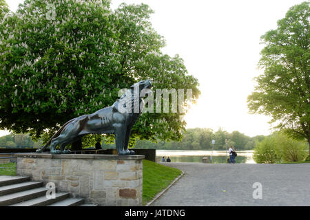 Löwenbastion am Maschsee, Hannover. Skulpturen am Maschsee Hannover. Stockfoto