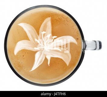 Tasse Kaffee Latte mit Schaumstoff isoliert auf weißem Hintergrund. Draufsicht Latte Art Kaffee. Lilie Blume auf Latte Kunst Zeichnung Kaffeetasse Stockfoto
