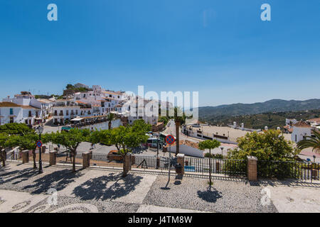 Frigiliana, Spanien - 5. Mai 2017: Blick über Dorf Frigiliana, Malaga, Spanien berühmten weißen Dorf. Stockfoto