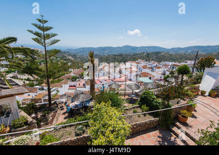 Frigiliana, Spanien - 5. Mai 2017: Blick über Dorf Frigiliana, Malaga, Spanien berühmten weißen Dorf. Stockfoto