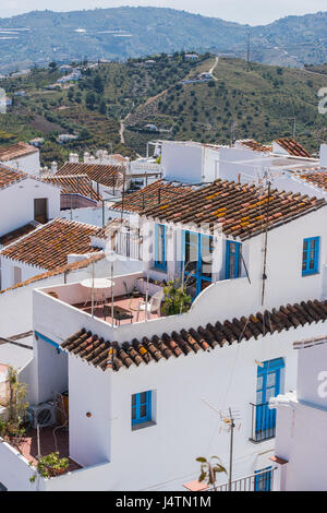 Panoramablick über Frigiliana berühmten weißen Dorf in der Nähe von Nerja, Spanien in der Provinz Malaga, berühmt für enge Gassen Stockfoto