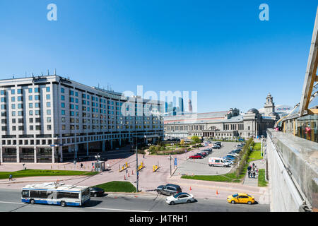 Moskau, Russland - 14. Mai 2017: Vier Sterne Radisson Blu Slavjanskaja Hotel und Business-Center. Kiewer Bahnhof oder Terminal. Stockfoto