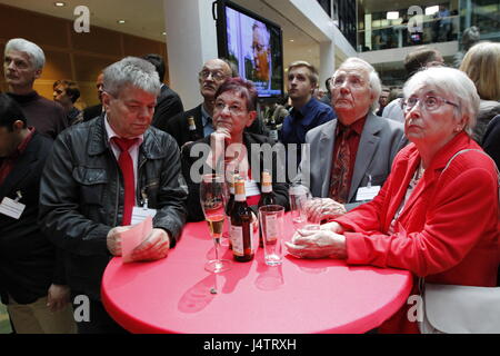 Berlin, Deutschland. 14. Mai 2017. Mitglieder der SPD auf der kurfürstlichen Party in der SPD-zentrale. Bildnachweis: Simone Kuhlmey/Pacific Press/Alamy Live-Nachrichten Stockfoto