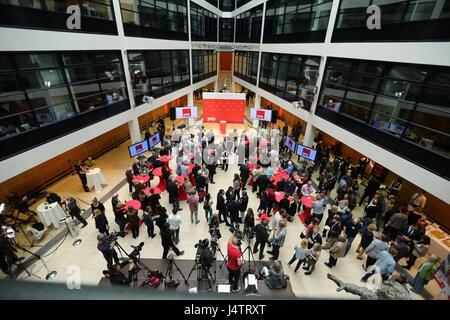 Berlin, Deutschland. 14. Mai 2017. Mitglieder der SPD auf der kurfürstlichen Party in der SPD-zentrale. Bildnachweis: Simone Kuhlmey/Pacific Press/Alamy Live-Nachrichten Stockfoto