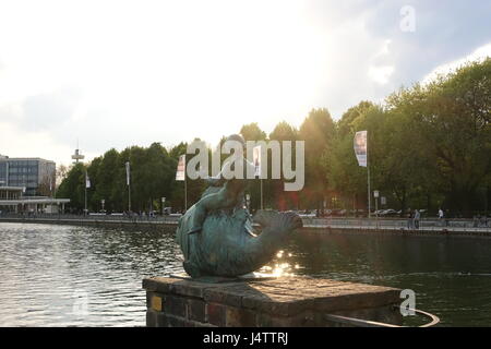 Löwenbastion am Maschsee, Hannover. Skulpturen am Maschsee Hannover. Stockfoto