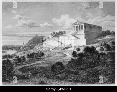 Walhalla in Donaustauf ist ein klassischer Tempel zu Ehren bekannter Deutscher im Laufe der Geschichte. Entworfen vom Architekten Leo von Klenze, wurde es 1842 fertiggestellt und ist dem Parthenon in Athen nachempfunden. Stockfoto