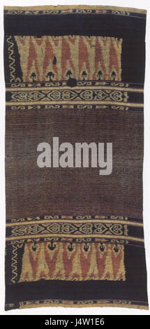 Dieser aus dem 18. Jahrhundert stammende zeremonielle Rock von den Tanimbar-Inseln in Indonesien ist aus Baumwolle mit Kettmuster gefertigt. Sie befindet sich in der Honolulu Academy of Arts und ist ein Beispiel für die reiche Textiltradition und kulturelle Kunst der Region. Stockfoto