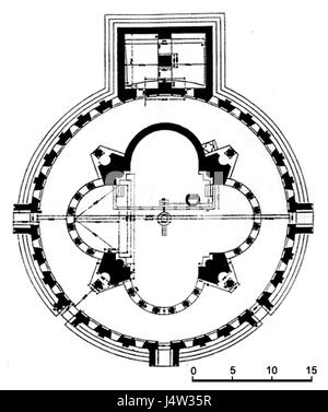 Die zwischen 641 und 661 n. Chr. in der Nähe von Vagharshapat, Armenien, erbaute Kathedrale von Zvartnots ist ein Beispiel für die mittelalterliche armenische Architektur mit ihrer einzigartigen kreisförmigen Außenseite und der zentralen Kuppel. Ausgrabungen haben seine Fundamente entdeckt, die einen zentralen Grundriss von Tetraconch enthüllen. Die Kathedrale wurde 2000 in die UNESCO-Liste des Weltkulturerbes aufgenommen. Stockfoto