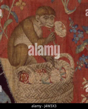 „The Lady and the Unicorn“ ist eine berühmte Serie von sechs Wandteppichen aus dem späten 15. Jahrhundert, die die Sinne darstellen. Der „Geruch“-Wandteppich stellt eine Dame dar, umgeben von Blumen und Kräutern, die das Geruchsgefühl symbolisiert. Es ist eines der berühmtesten Werke der mittelalterlichen Kunst und zeigt komplizierte Webkunst und Symbolismus, die mit der sensorischen Wahrnehmung verbunden sind. Stockfoto