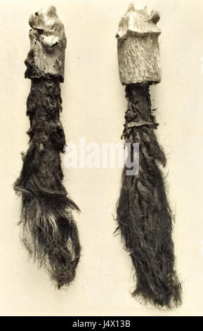 Die Fotografien aus dem Grab von Tutanchamun, die während der Ausgrabung in den 1920er Jahren aufgenommen wurden, bieten unschätzbare Einblicke in die altägyptischen Begräbnispraktiken. Diese Bilder zeigen Artefakte, Wandmalereien und den Sarkophag aus dem Grab. Stockfoto