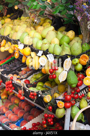 Eine Straße stand von frischem Gemüse in Sizilien, Italien Stockfoto