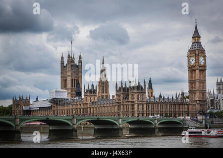 BIG BEN und der Palast der WESTMINISTER, LONDON, ENGLAND 19. August 2015:-der Palast von Westminster oder den Houses of Parliament ist, wo die britische Gov Stockfoto