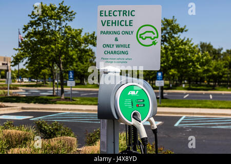 Fischer - ca. Mai 2017: Elektrische Fahrzeug Ladestation Bereich. Wie Elektrofahrzeuge immer beliebter geworden, gibt es viele Betriebe, die bieten kostenlose char Stockfoto