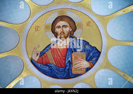 Christus Pantokrator in Kuppel der orthodoxen Kathedrale der Auferstehung Christi in Tirana, Albanien Stockfoto