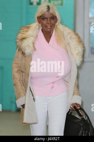 Martina Big außerhalb ITV Studios heute mit: Martina große wo: London, Vereinigtes Königreich bei: 13. April 2017 Credit: Rocky/WENN.com Stockfoto