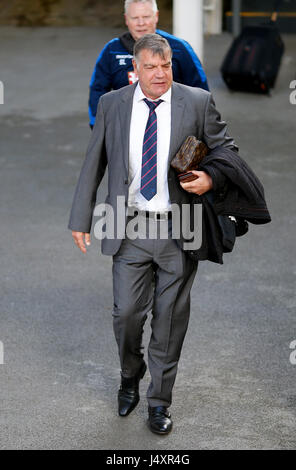 Crystal Palace-Manager Sam Allardyce kommt für die Premier-League-Spiel im Selhurst Park, London. Stockfoto