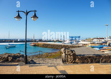 Playa Blanca, Lanzarote, 29. März 2017: Boote und Yachten in der Marina Rubicon, Lanzarote, Kanarische Inseln, Spanien Stockfoto