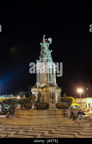 Abertura Dos Portos Denkmal im Zentrum von Praça de São Sebastião, Manaus, in der Nacht Stockfoto