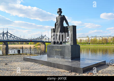 Twer, Russland - Mai 07.2017. Denkmal für den Dichter Alexander Pushkin am Ufer Mikhail Yaroslavich Stockfoto