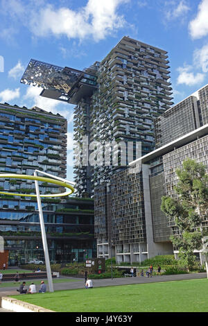 Central Park, Sydney, Australien. "Central Park", entworfen vom französischen Architekten Jean Nouvel, hängende hat vertikale Gärten und einem Auskragenden Abschnitt Stockfoto