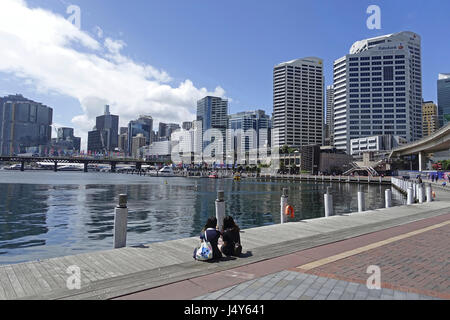 Blick über Cockle Bay in Richtung Zentrum von Sydney. Die Bucht ist Teil des Darling Harbour, auf der westlichen Seite des Stadtzentrums von Sydney Stockfoto