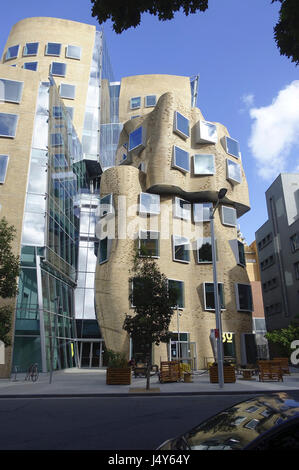 Dr. Chau Chak Wing Gebäude an der University of Technology Sydney (UTS), eröffnet im Jahr 2015 und vom amerikanischen Architekten Frank Gehry entworfen Stockfoto