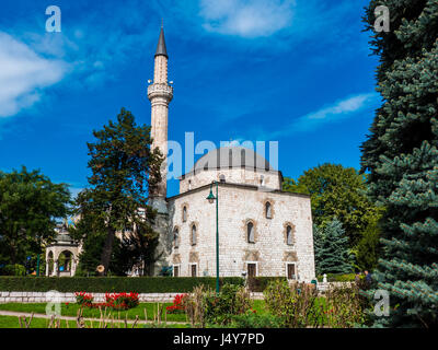 Sarajevo, Bosnien und Herzegowina - 25. September 2014 - Ansicht der Alipasina Moschee in Sarajevo, an einem sonnigen Tag mit blauem Himmel. Stockfoto