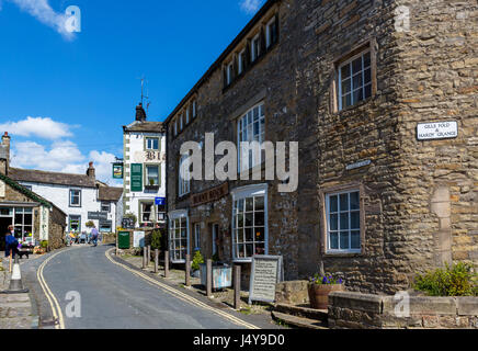 Straße in der traditionellen englischen Dorf von Grassington, Wharfedale, Yorkshire Dales National Park, North Yorkshire, England, UK. Stockfoto